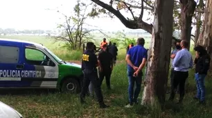 La Plata: salió a caminar y encontró un esqueleto humano con los pantalones puestos