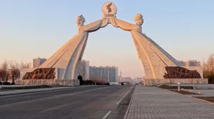 Máxima tensión: Corea del Norte derrumbó el arco de la reunificación con Corea del Sur y lo declaró su “principal enemigo”