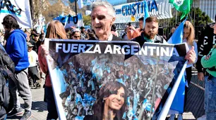 Farsas en la fatigada arena de la grieta
