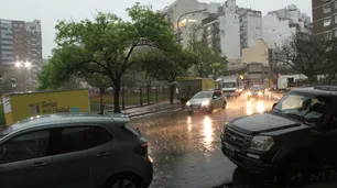 La tormenta demora el Encuentro Nacional de Mujeres y hay caos en Aeroparque y Ezeiza