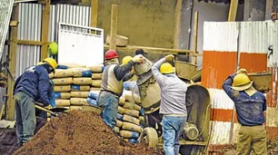 Según el Indec, los salarios volvieron a perder fuertemente contra la inflación