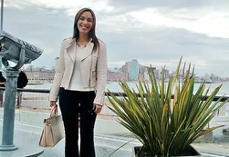 Vidal pidió disfrutar "cada granito de arena" de las playas argentinas y se fue a México