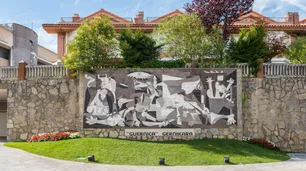 Cómo es Guernica, destino y elegía de Pablo Picasso, hoy símbolo europeo de la paz
