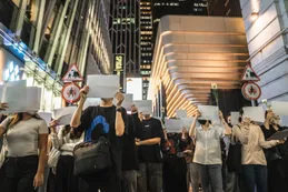 Protestas de China se extienden a Hong Kong y decenas de personas salen a las calles
