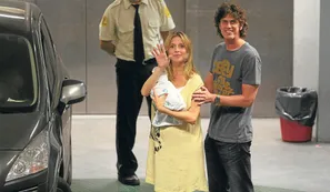 Carla Peterson y Lousteau se recibieron de papás