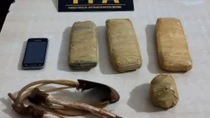 Quiso lanzar droga al interior de la cárcel con una gomera y lo detuvieron