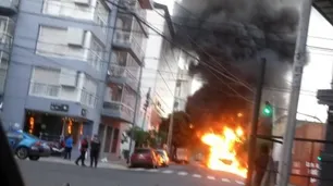 Almagro: un colectivo con pasajeros se incendió y el fuego alcanzó a una ambulancia