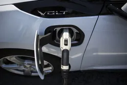Trump baraja la posibilidad de dejar a GM sin subsidios a vehículos eléctricos