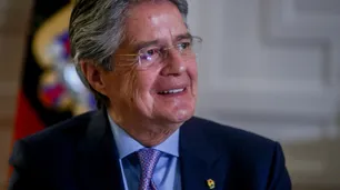 El presidente de Ecuador se enfrenta a la oposición en un juicio político