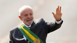 Ex funcionaria de Lula: "El domingo es la elección más importante de la historia de Brasil"