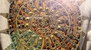 La historia del traje del "Sol Azteca", la prenda que Elvis Presley usó en su último concierto