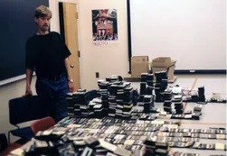 Hallan cassettes que revelan intimidades de la vida de Bin Laden