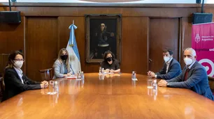 Vizzotti le pidió al presidente de AstraZeneca que informe cuándo llegarán las dosis
