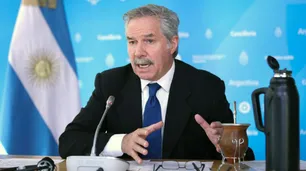 Felipe Solá criticó el rumbo económico y apuntó a Martín Guzmán: "Tiene que explicar y no explica nada"