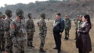 Espías surcoreanos aseguran que Corea del Norte presiona a sus soldados en Ucrania para suicidarse antes de ser capturados