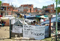 Cómo funciona "la mafia" de la toma de tierras en Villa Lugano