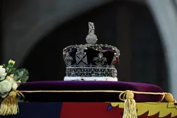 Los secretos de la Corona Imperial que adorna el féretro de la reina Isabel II