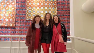"Partitura para un ritual": la muestra de arte textil y pictórico que invita a una experiencia sensorial en el British Arts Centre