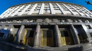 El Tesoro aumentó sus depósitos en dólares: “Este movimiento fue para pagar el vencimiento de intereses del FMI”