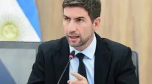 "A mi nombre, con la mía": Manuel Quintar pagó otra Cybertruck por USD 285.000 que nunca recibió
