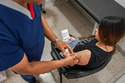 Frío polar y aumento de virus respiratorios en Argentina: síntomas, cuidados y vacunación 2025