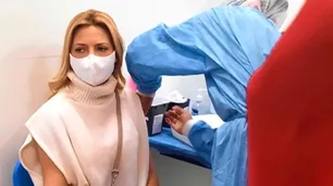 Al tercer mes de embarazo, Fabiola Yáñez recibió la primera dosis de la vacuna contra Covid-19