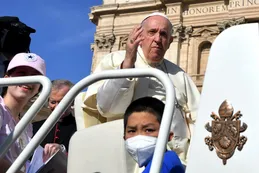 Pese a sus problemas de salud, el Papa Francisco recibió a Eduardo Duhalde