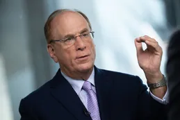 Larry Fink insta a Biden y Trump a continuar con la agenda del “auge económico”