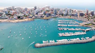 Uruguay se abre al turismo desde el 1 de noviembre y ofrece terceras dosis de vacunas