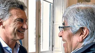 Cuando Mauricio Macri llamaba "compañero" y le "tiraba flores" a Hugo Moyano