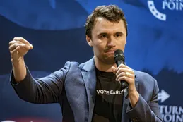 Disparan a activista Charlie Kirk, aliado de Trump, en un acto en universidad de Utah