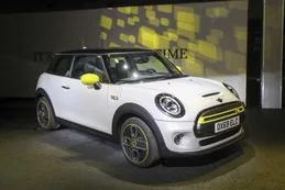 Este es el nuevo Mini Cooper SE de BMW, totalmente eléctrico