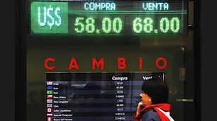 Analistas estiman que la devaluación del peso se acelerará en el segundo semestre