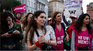 Una concentración impidió que la Policía de la Ciudad se llevara a Arcoíris a La Rioja, donde vive su abusador