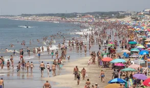 Verano en Villa Gesell: precios dispares y ocupación desigual en hoteles para las fiestas de fin de año