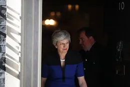 Theresa May promete acordar agenda para dejar su cargo en junio