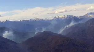 Incendio en Nahuel Huapi: las llamas están fuera de control y ya se quemaron más de 4.400 hectáreas de bosque