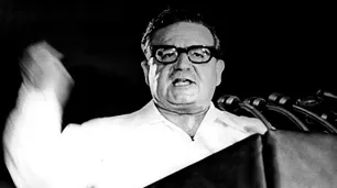 "Cráneo destrozado" y "un fusil entre las piernas", así encontraron muerto a Salvador Allende