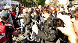 Agredieron al streamer libertario Fran Fijap afuera del Congreso: se fue escoltado por la policía