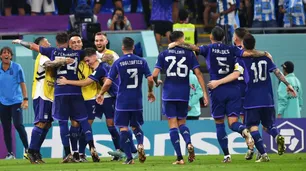 Argentina recuperó la memoria y se metió en octavos de final