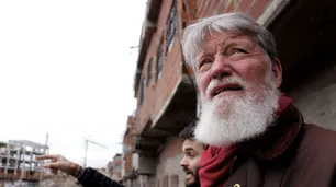 El cura argentino candidato al premio Nobel, contra el asistencialismo: "No es la solución"