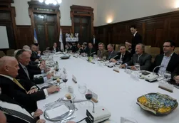 Dujovne se reunió con la UIA y anticipó una reforma impositiva “gradual”
