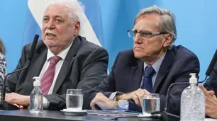 Para un infectólogo asesor del gobierno, "los casos van a aumentar" y pidió controlar el transporte público