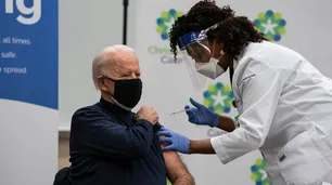 Covid-19: Estados, laboratorios, las vacunas y la lucha por el poder