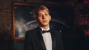 Brunenger transmitió por primera vez en YouTube