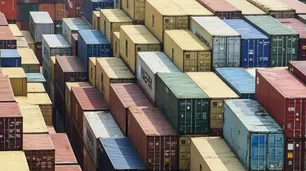Marcha atrás parcial en un impuesto a importaciones: qué opinan los especialistas