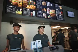 McDonald's también tiene su "muro" y quiere que lo paguen los franquiciados