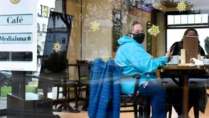 Mar del Plata: crecen los contagios y los gastronómicos amenazan con reabrir