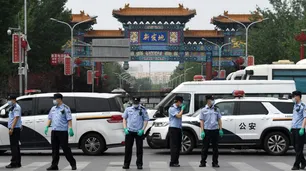 China cerró este sábado el principal mercado de Beijing por 45 casos asintomáticos