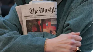 Luego de los cientos de despidos que dispuso Jeff Bezos, renunció el director del Washington Post